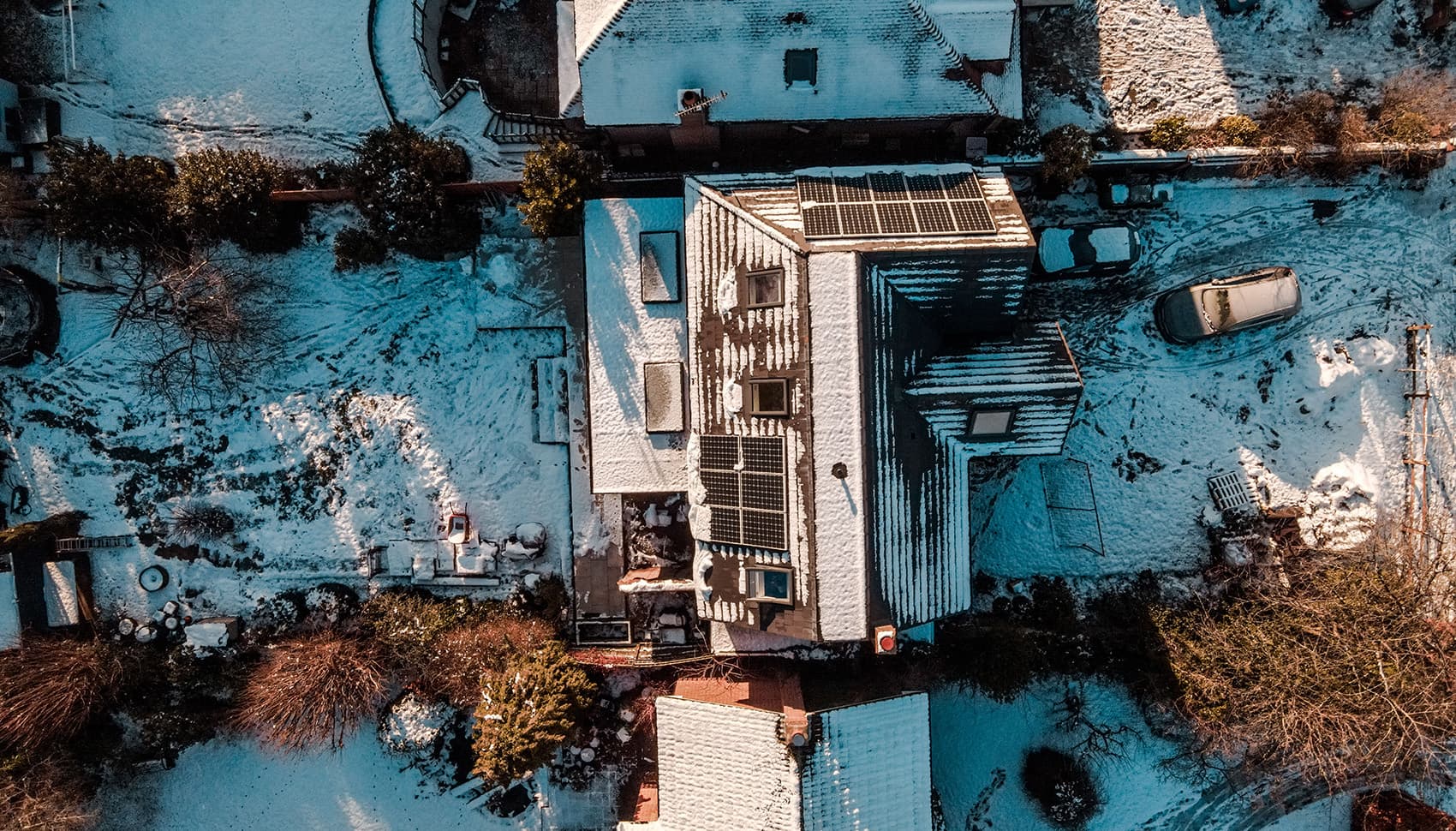 Zonnepanelen, warmtepomp en massakachel: het complete hybride systeem